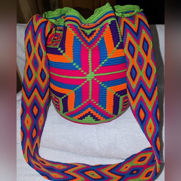 Mochila Wayuu handmade bag from Colombia. - Picture 2 of 9